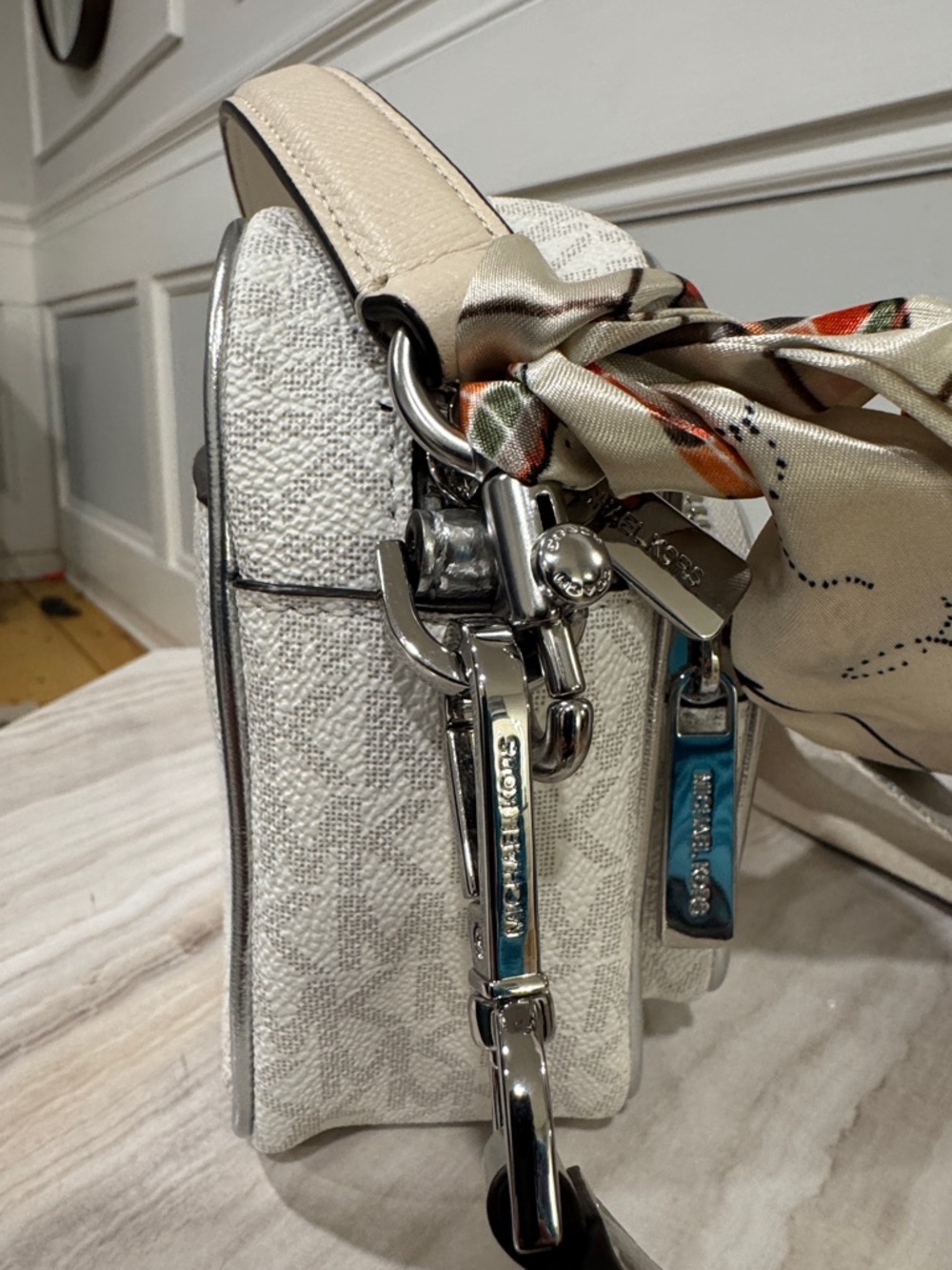 Michael Kors Bag Jet Set Signature Logo Strap with Front Pockets Crossbody - Picture 7 of 17